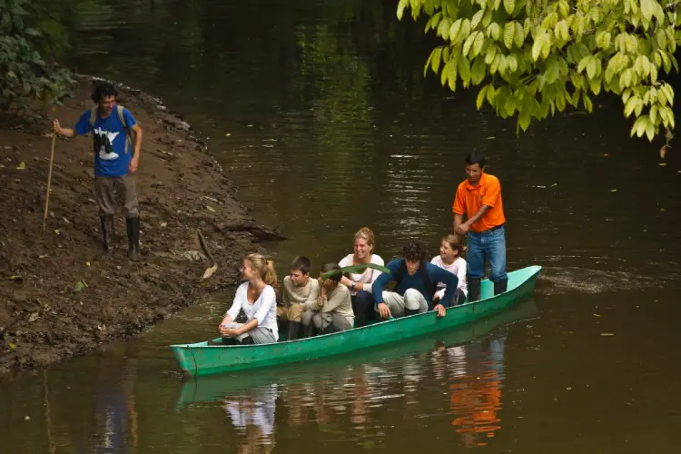 bote tour yarina lodge