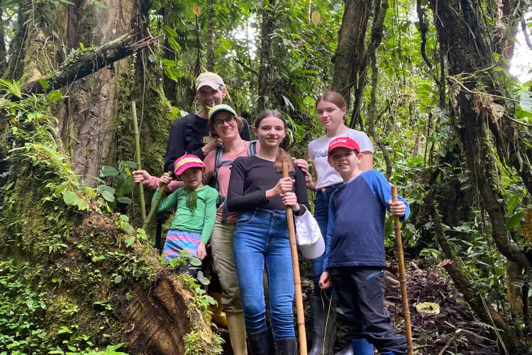 huasquila ecolodge family group
