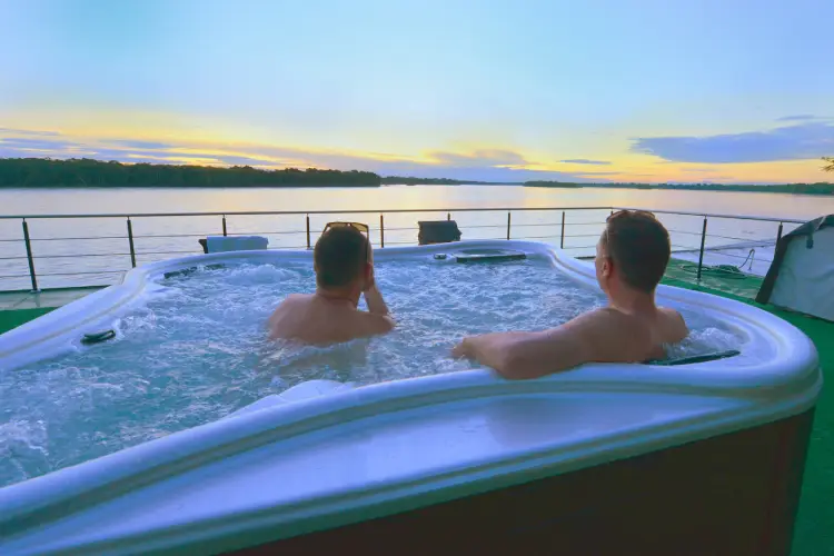 Anakonda amazon cruise jacuzzi