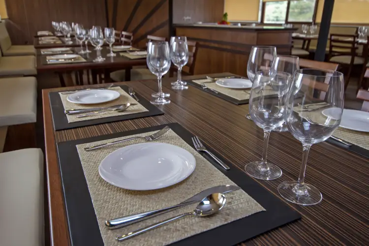 Anakonda amazon cruise table