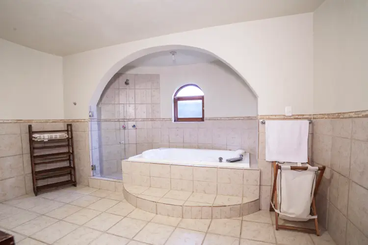 Kapari_lodge_bathroom