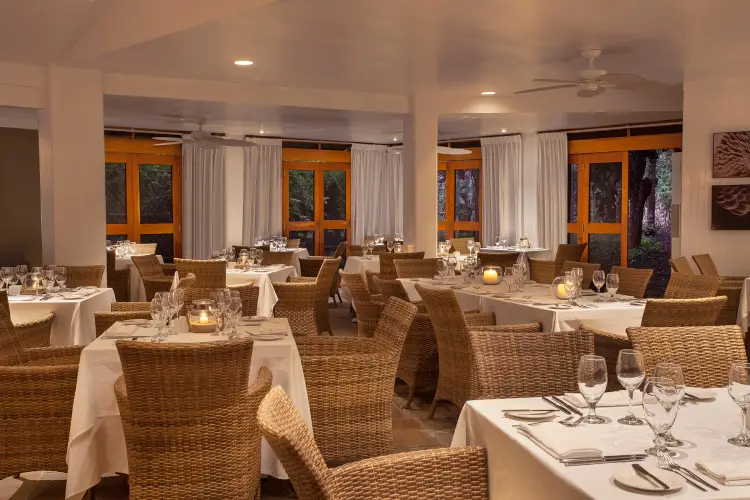 finch-bay-hotel-restaurant-galapagos2
