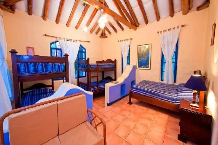 mantaraya lodge family-room