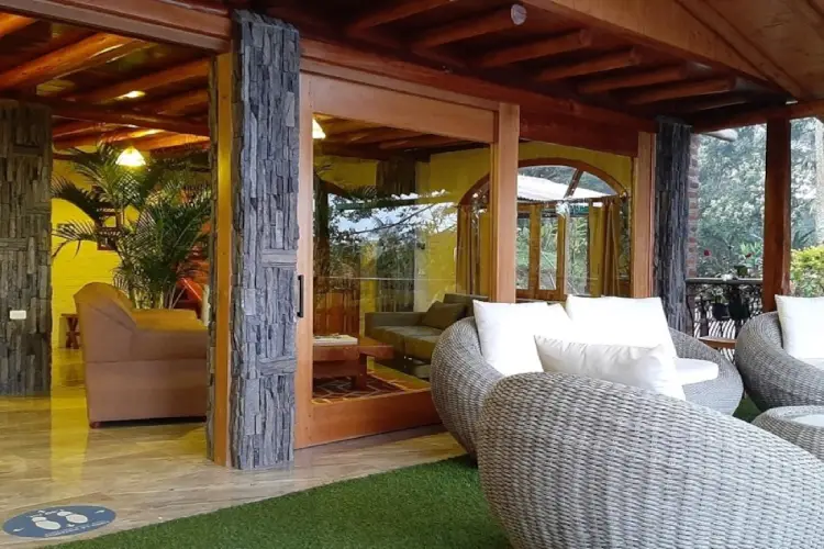 maquipucuna lodge social area