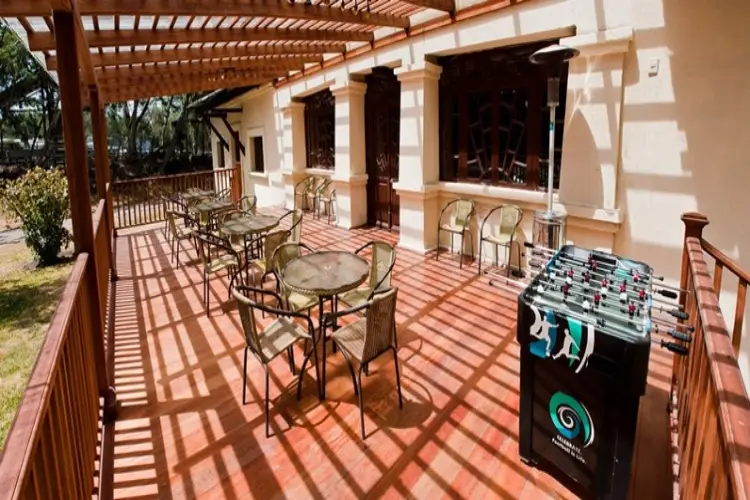 hosteria papagayo terraza