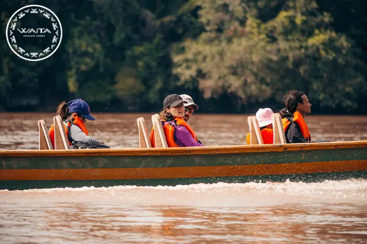 canoa-ride-in-cuyabeno-waita-lodge