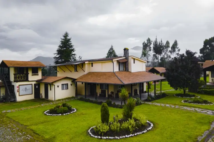 Chuquiragua Lodge main house (1)